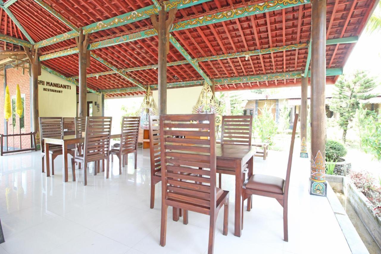 Wisma tamu Reddoorz Near Candi Pawon Borobudur 4*